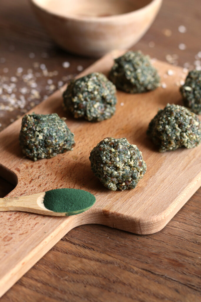 Les energy balls à la spiruline : un allié de choix pour les sportifs